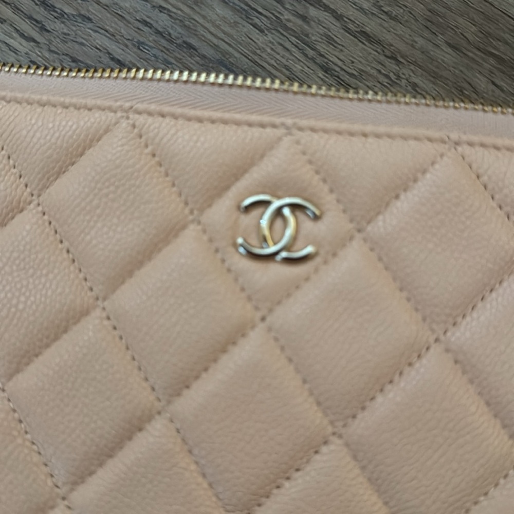 Authentic CHANEL Quilted Clutch - Picture 3 of 14